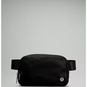 Lululemon Belt Bag black in color like new
